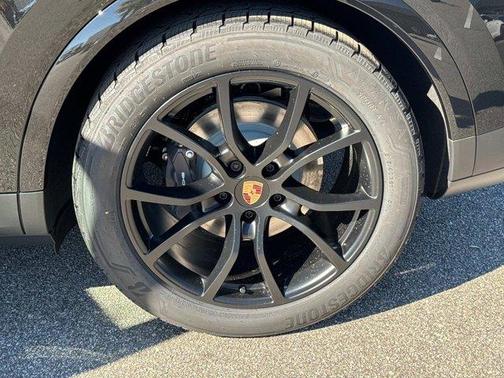2025 Porsche Cayenne Base