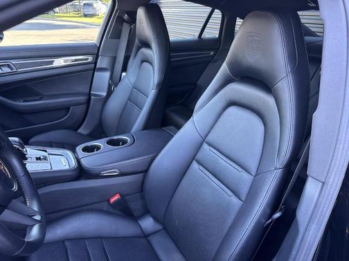 2023 Porsche Panamera Platinum Edition