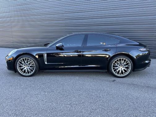 2023 Porsche Panamera Platinum Edition