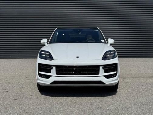 Carrara White Metallic 2025 Porsche Cayenne Turbo
