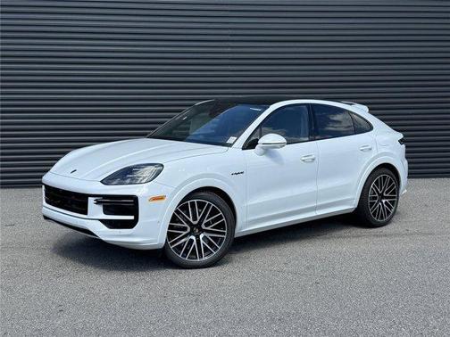 Carrara White Metallic 2025 Porsche Cayenne Turbo
