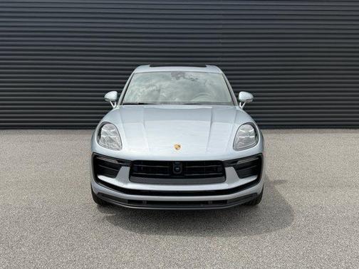 Dolomite Silver Metallic 2026 Porsche Macan Base