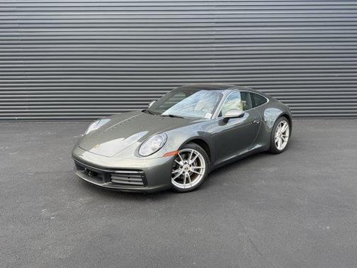 Aventurine Green Metallic 2022 Porsche 911 Carrera