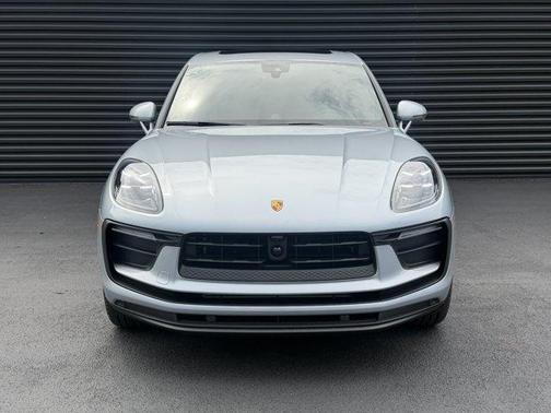 Dolomite Silver Metallic 2026 Porsche Macan Base