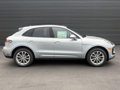 Dolomite Silver Metallic 2026 Porsche Macan Base
