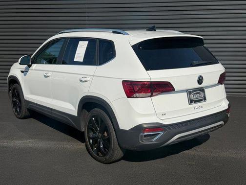 Pure White 2023 Volkswagen Taos 1.5T SE