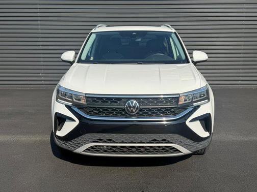 Pure White 2023 Volkswagen Taos 1.5T SE
