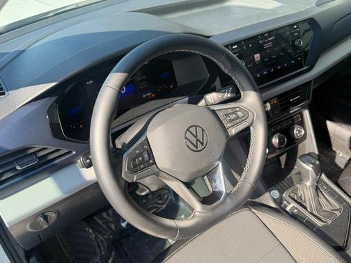 Pure White 2023 Volkswagen Taos 1.5T SE