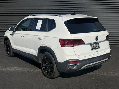 Pure White 2023 Volkswagen Taos 1.5T SE