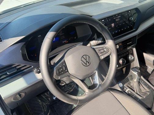Pure White 2023 Volkswagen Taos 1.5T SE