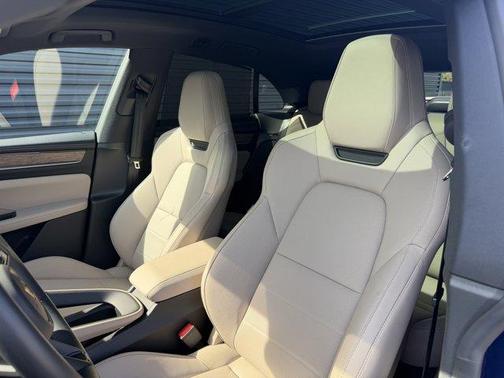 Blue Metallic 2025 Porsche Macan 4
