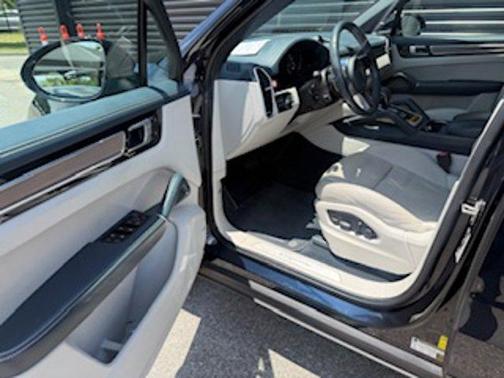 2022 Porsche Cayenne Base