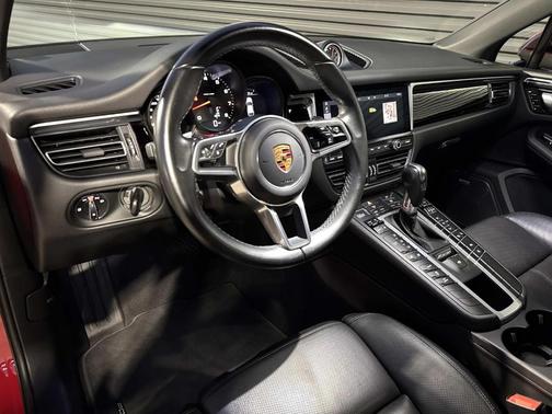 2021 Porsche Macan Base