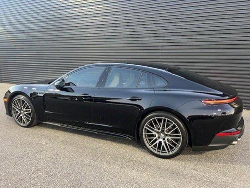 2024 Porsche Panamera 4