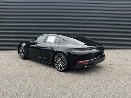 2024 Porsche Panamera 4
