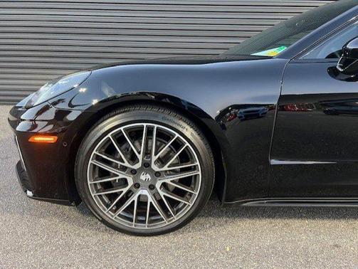 2024 Porsche Panamera 4