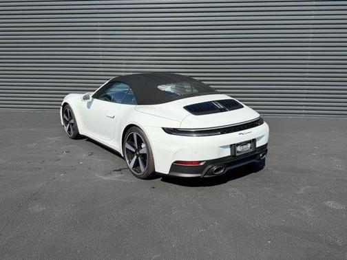 2026 Porsche 911 Carrera