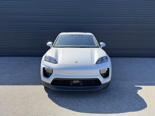 Ice Grey Metallic 2026 Porsche Macan Base