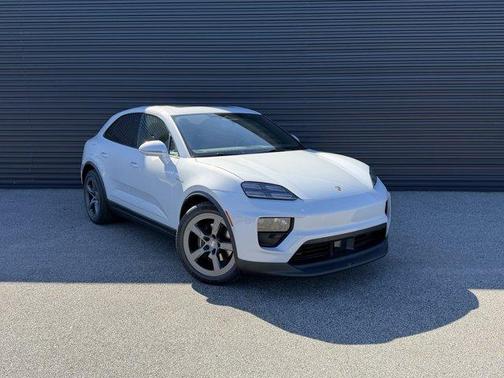 2026 Porsche Macan Base