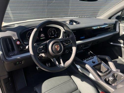 2025 Porsche Cayenne AWD