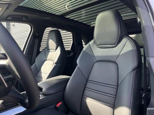 2025 Porsche Cayenne AWD
