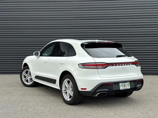 2025 Porsche Macan Base