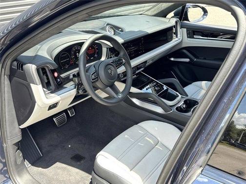2025 Porsche Cayenne Base