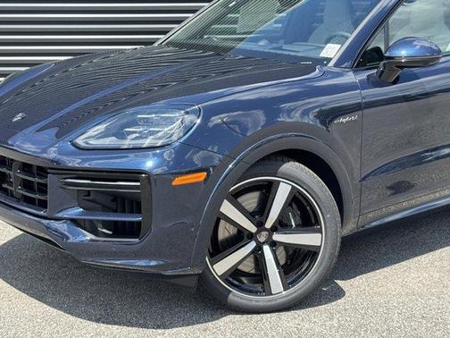 2025 Porsche Cayenne Base