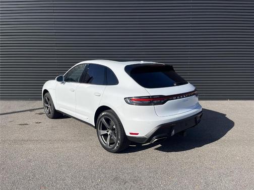 2026 Porsche Macan Base