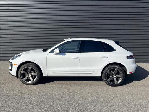 2026 Porsche Macan Base