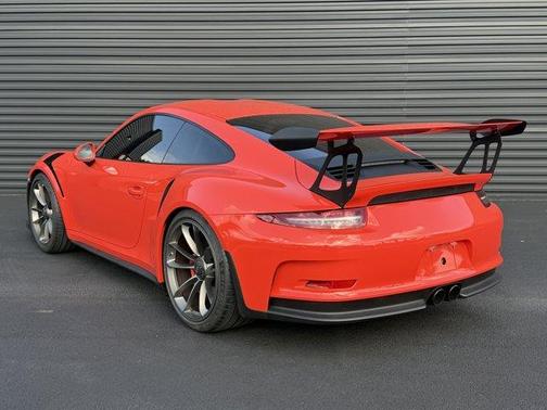 Lava Orange 2016 Porsche 911 GT3 RS