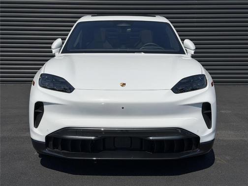 Carrara White Metallic 2026 Porsche Cayenne