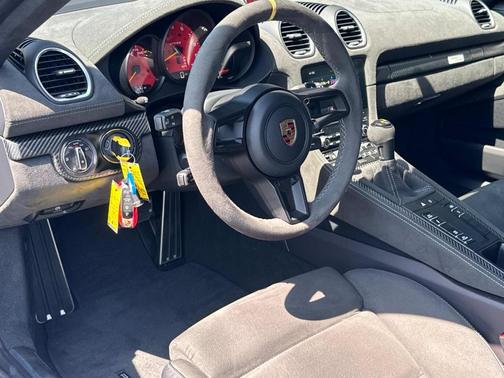 2023 Porsche 718 Cayman GT4 RS