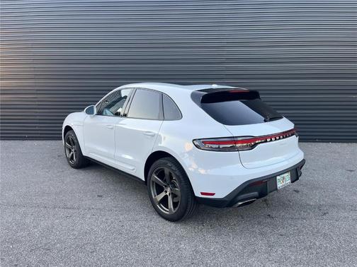 2025 Porsche Macan Base