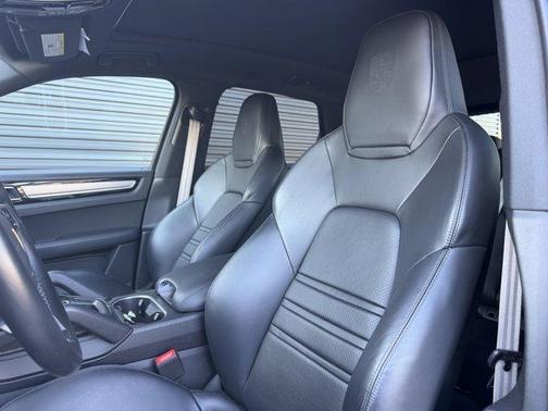 2022 Porsche Cayenne Platinum Edition