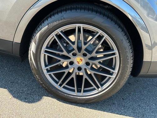 2025 Porsche Cayenne Base