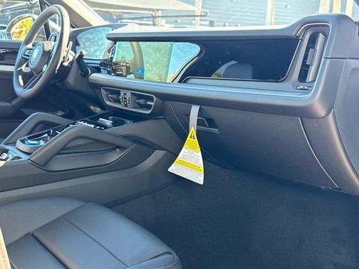 2025 Porsche Cayenne Base