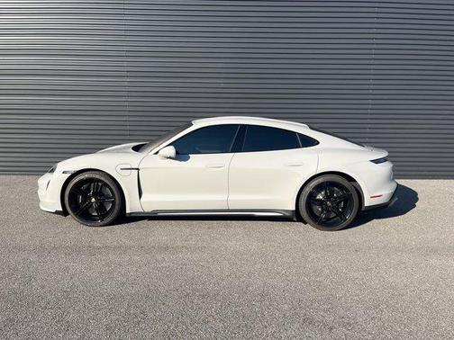 2022 Porsche Taycan Turbo