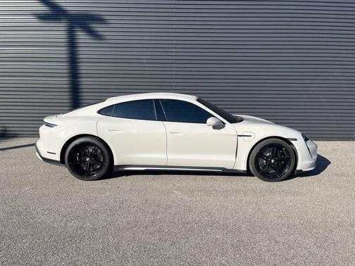 2022 Porsche Taycan Turbo