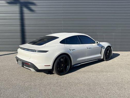 2022 Porsche Taycan Turbo