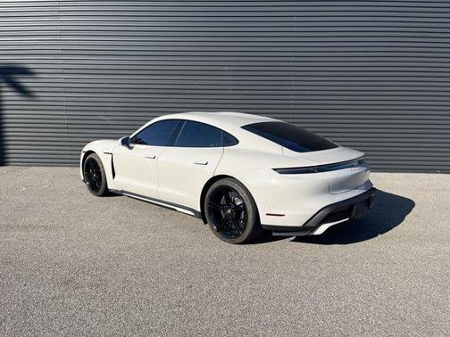 2022 Porsche Taycan Turbo