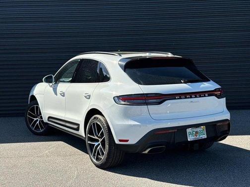 2025 Porsche Macan Base