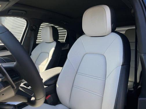 2025 Porsche Cayenne AWD