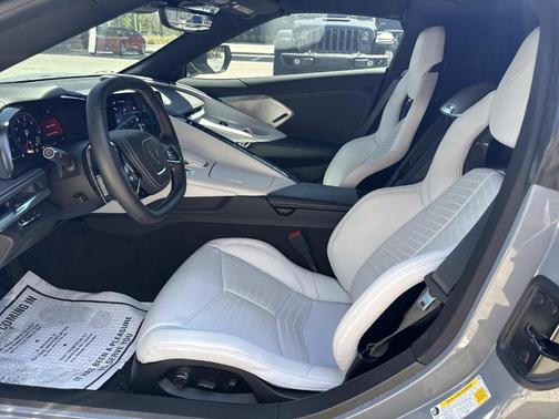 Sea 2025 Chevrolet Corvette Stingray w/2LT