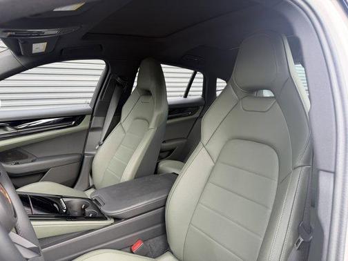 Chalk 2025 Porsche Panamera 4