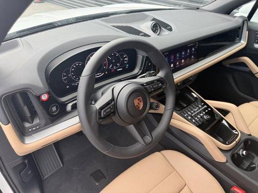 Carrara White Metallic 2026 Porsche Cayenne Base