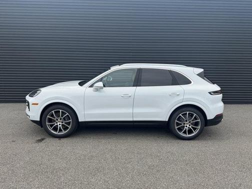 Carrara White Metallic 2026 Porsche Cayenne Base