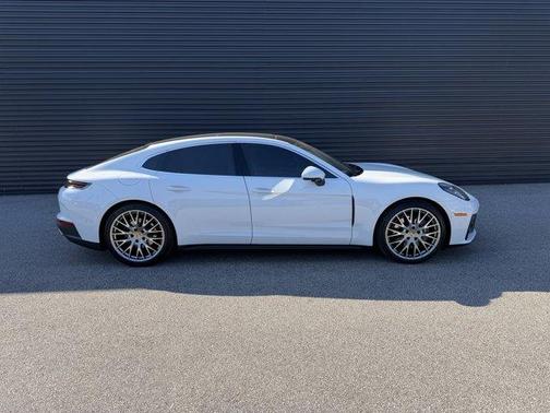 2024 Porsche Panamera 4