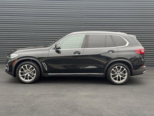 Black Sapphire Metallic 2021 BMW X5 sDrive40i