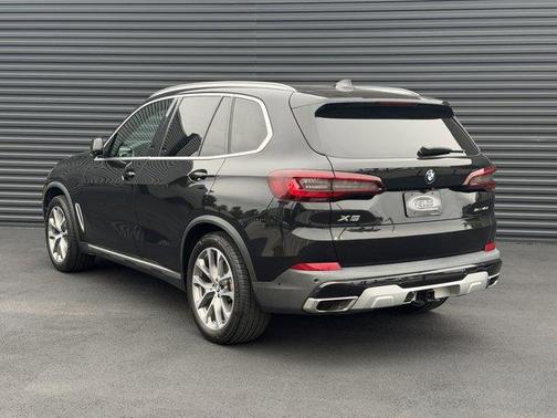 Black Sapphire Metallic 2021 BMW X5 sDrive40i